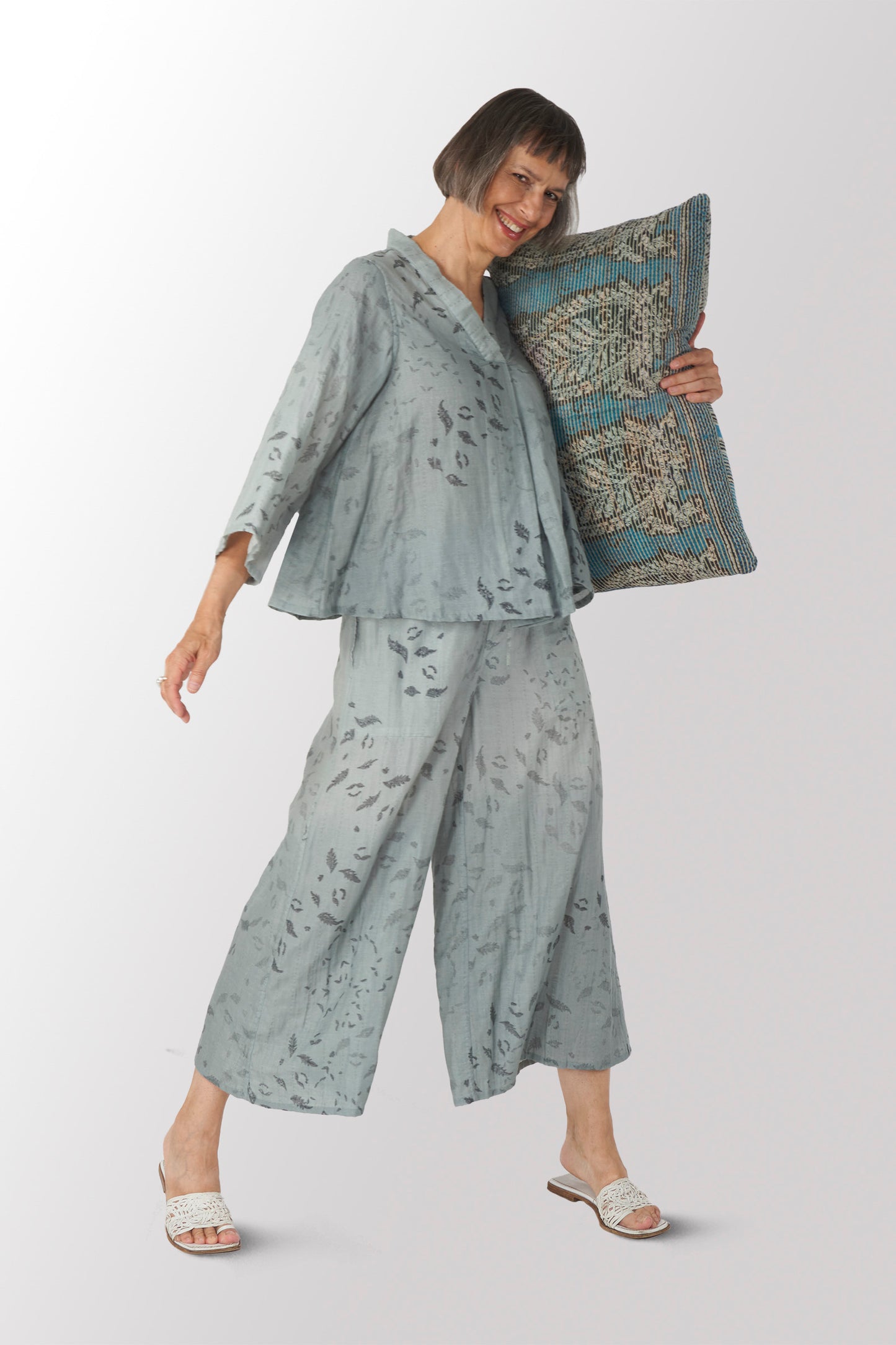 LW2970-BLU / LOUNGE WEAR THROW KANTHA (AVAILABLE JACKETS)