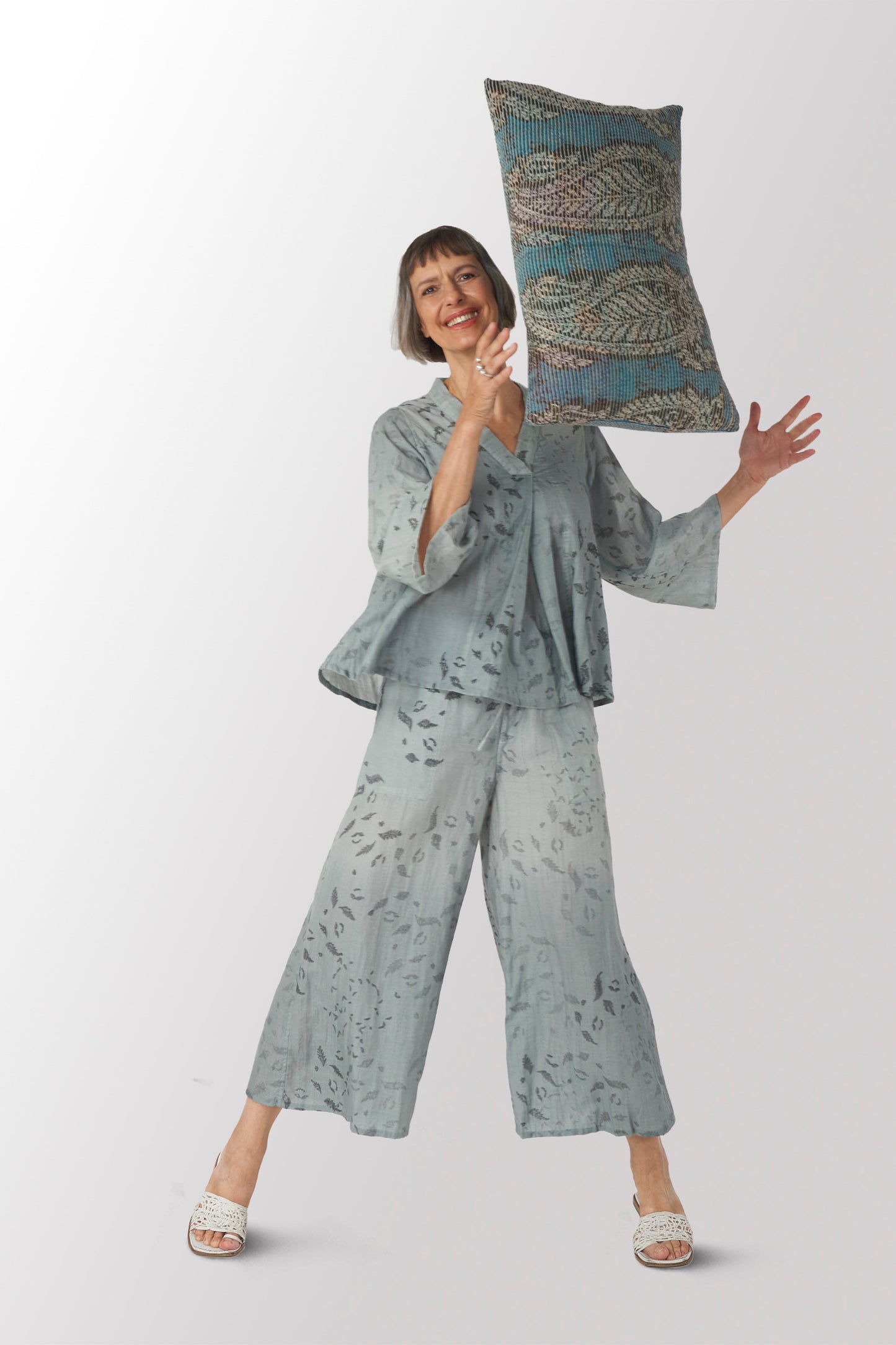 LW2970-BLU / LOUNGE WEAR THROW KANTHA (AVAILABLE JACKETS)