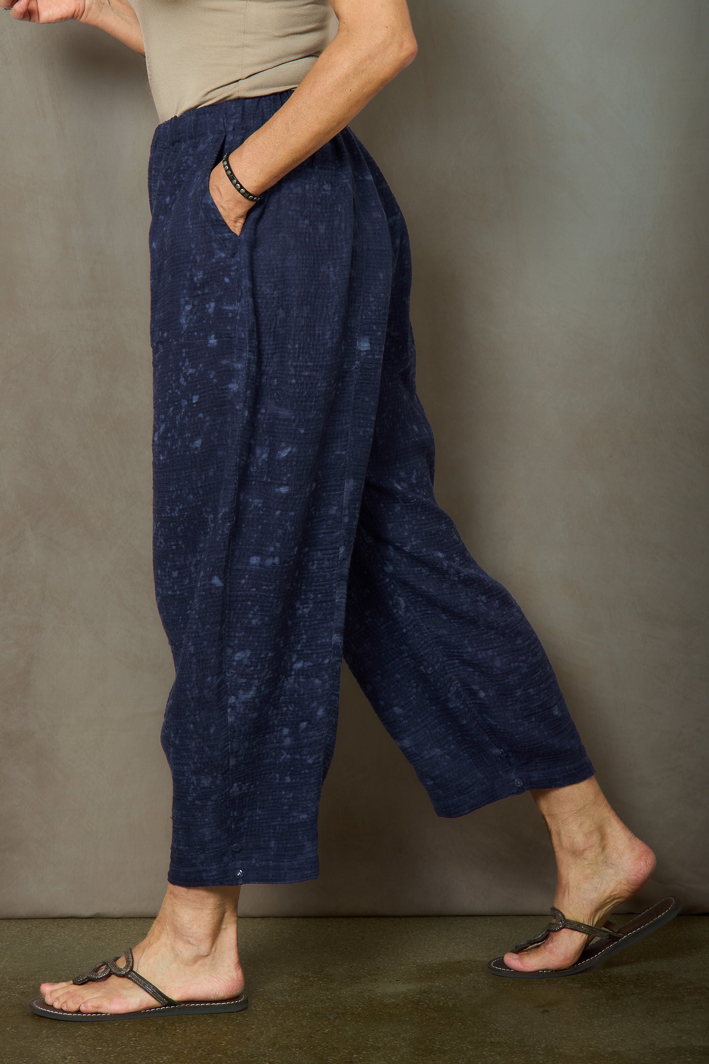 RS2971-NVY / SAND SUN DYE RIPPLE KANTHA (New order)